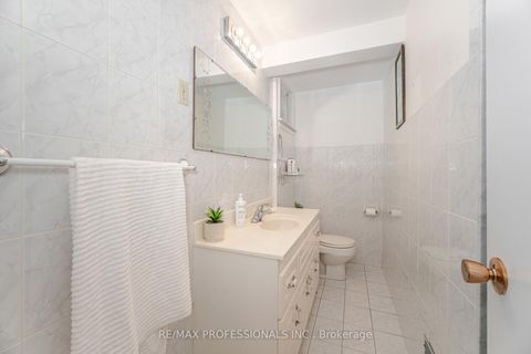 Photo 39 at 39 Elmcrest Road, West Deane, Toronto