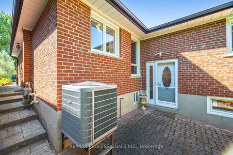 Photo 40 at 39 Elmcrest Road, West Deane, Toronto