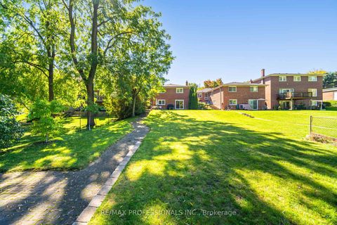 Photo 47 at 39 Elmcrest Road, West Deane, Toronto