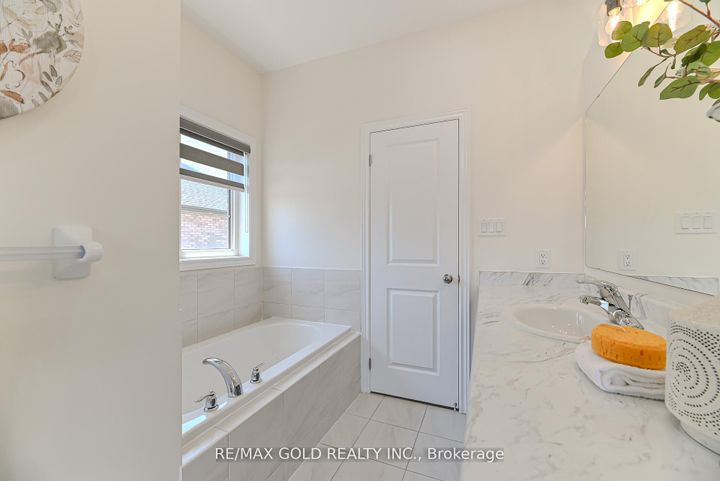 Photo 18 at 59 Cobriza Crescent, Northwest Brampton, Brampton