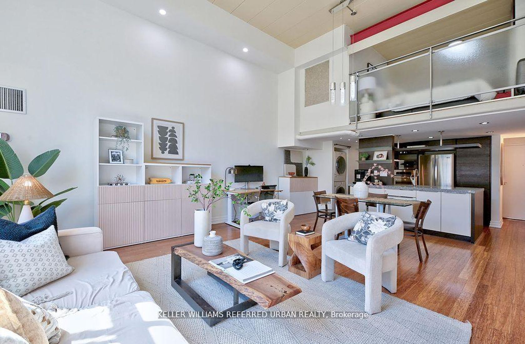 209 - 160 Baldwin Street, Chinatown, Toronto by Loree Meneguzzi Real Estate 209 - 160 Baldwin Street, Chinatown, Toronto