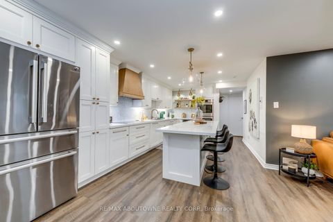 Photo 3 at 113 - 1496 Pilgrims Way, GA Glen Abbey, Oakville