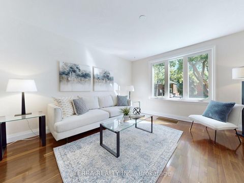 Photo 2 at 40 Allanbrooke Drive, Kingsway South, Toronto