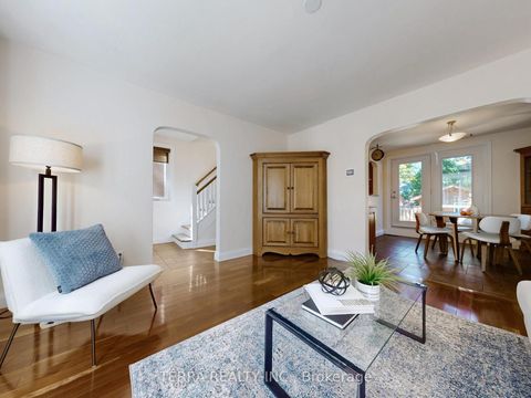 Photo 4 at 40 Allanbrooke Drive, Kingsway South, Toronto