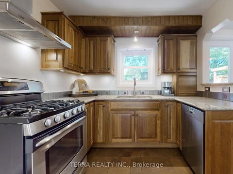 Photo 10 at 40 Allanbrooke Drive, Kingsway South, Toronto