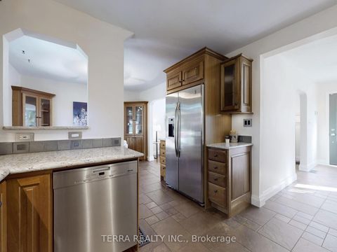 Photo 12 at 40 Allanbrooke Drive, Kingsway South, Toronto