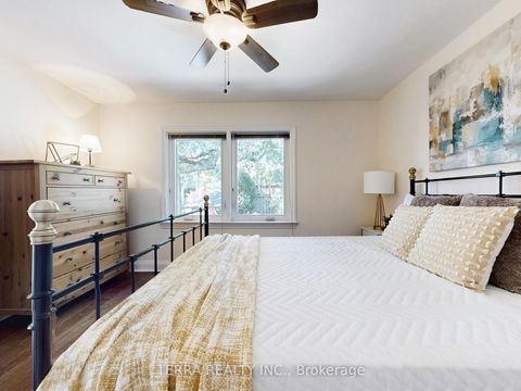 Photo 14 at 40 Allanbrooke Drive, Kingsway South, Toronto