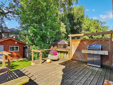 Photo 32 at 40 Allanbrooke Drive, Kingsway South, Toronto