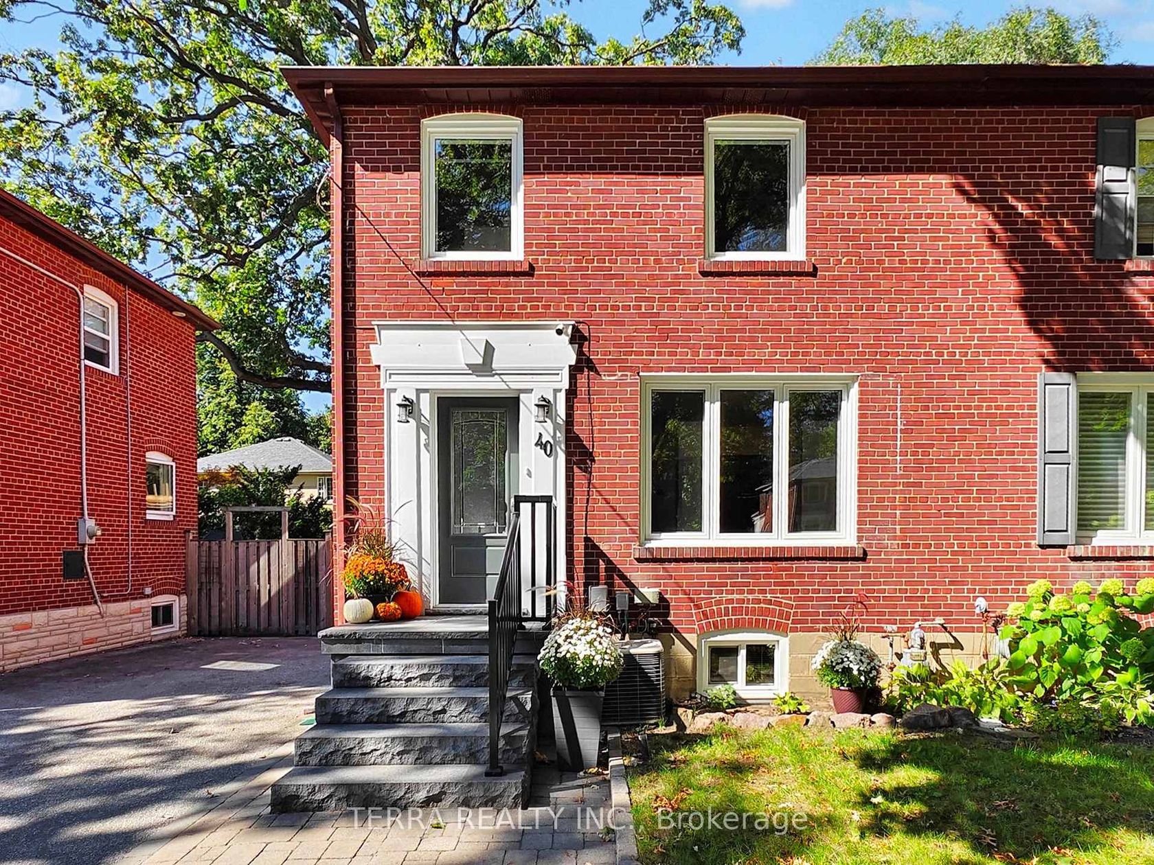 40 Allanbrooke Drive, Kingsway South, Toronto 