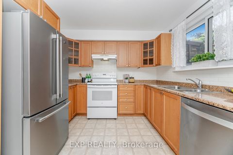 Photo 4 at 125 Hollyberry Trail, Hillcrest Village, Toronto