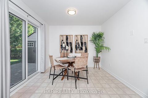 Photo 7 at 125 Hollyberry Trail, Hillcrest Village, Toronto