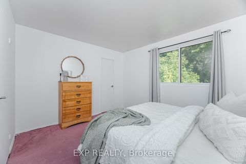 Photo 10 at 125 Hollyberry Trail, Hillcrest Village, Toronto