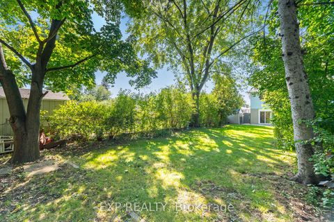 Photo 21 at 125 Hollyberry Trail, Hillcrest Village, Toronto