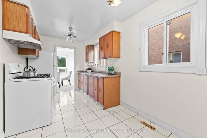 Photo 9 at 67 Wildercroft Avenue, Brampton North, Brampton