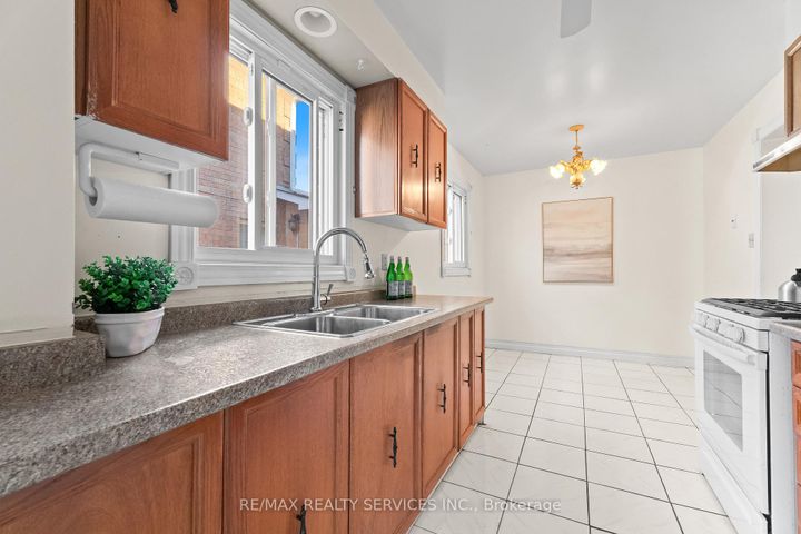 Photo 11 at 67 Wildercroft Avenue, Brampton North, Brampton