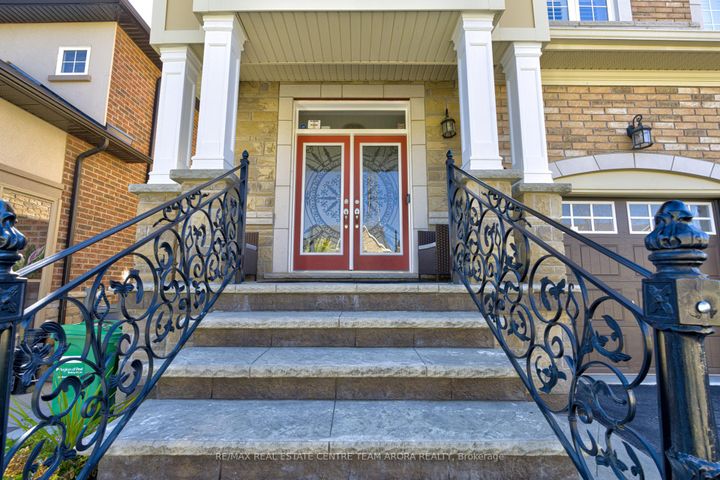 Photo 3 at 65 Monkton Circle, Credit Valley, Brampton