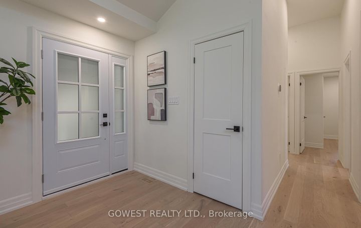 Photo 5 at 27 Hollister Road, West Deane, Toronto