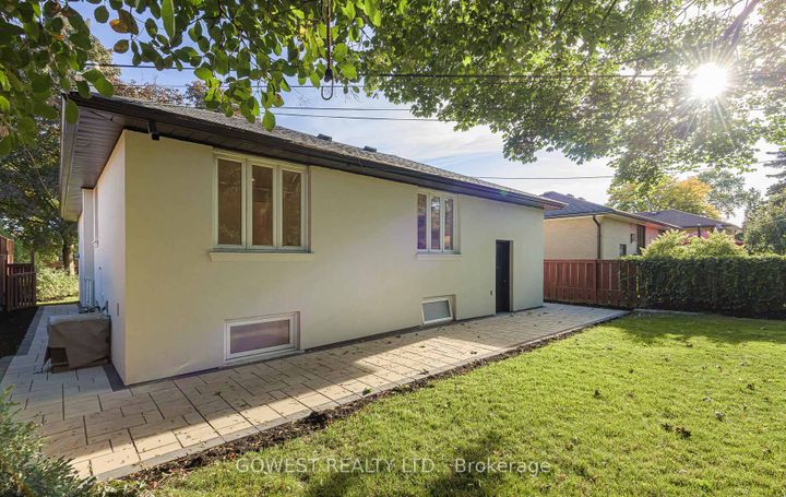 Photo 38 at 27 Hollister Road, West Deane, Toronto