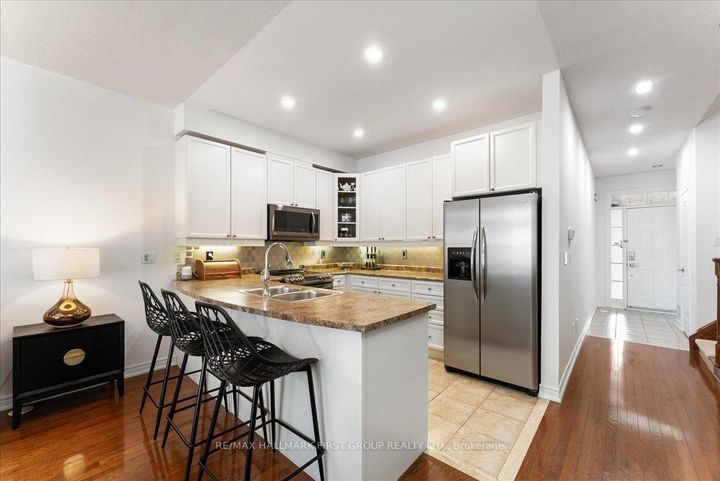 Photo 4 at 4 - 1295 Wharf Street, Bay Ridges, Pickering