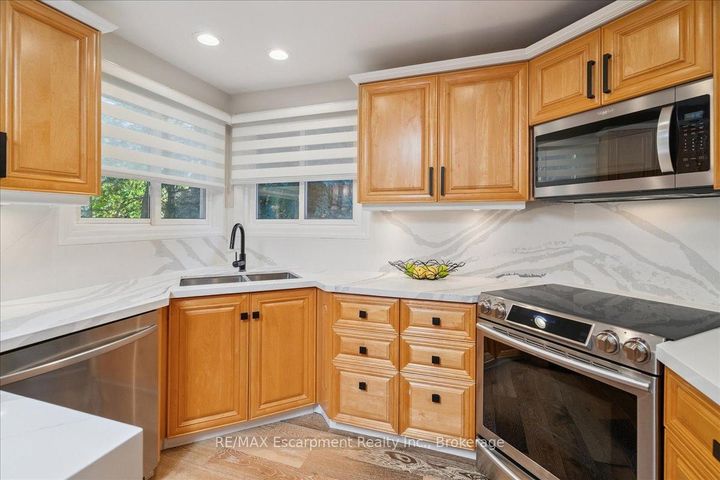 Photo 14 at 346 Kingsway Place, OM Old Milton, Milton