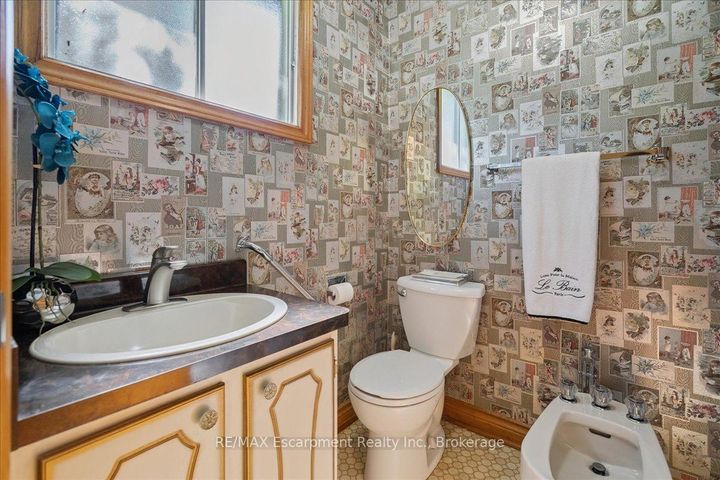 Photo 19 at 346 Kingsway Place, OM Old Milton, Milton