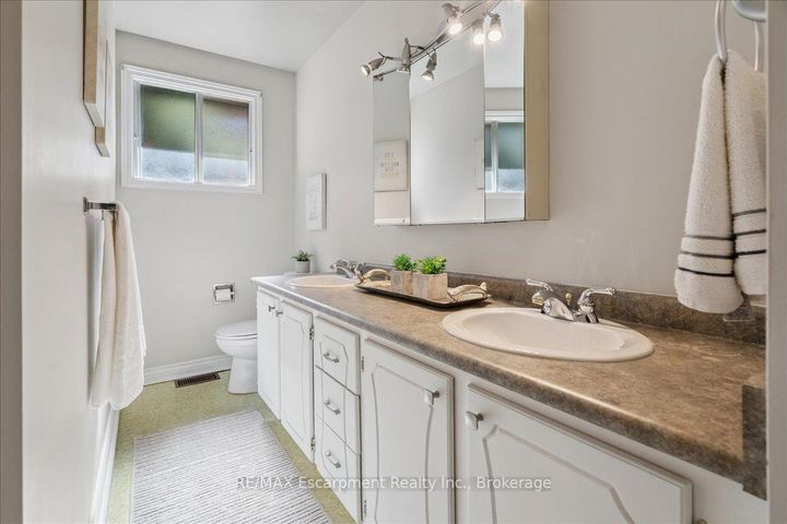 Photo 23 at 346 Kingsway Place, OM Old Milton, Milton