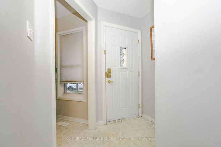 Photo 3 at 17 Caruso Drive, Fletcher's West, Brampton