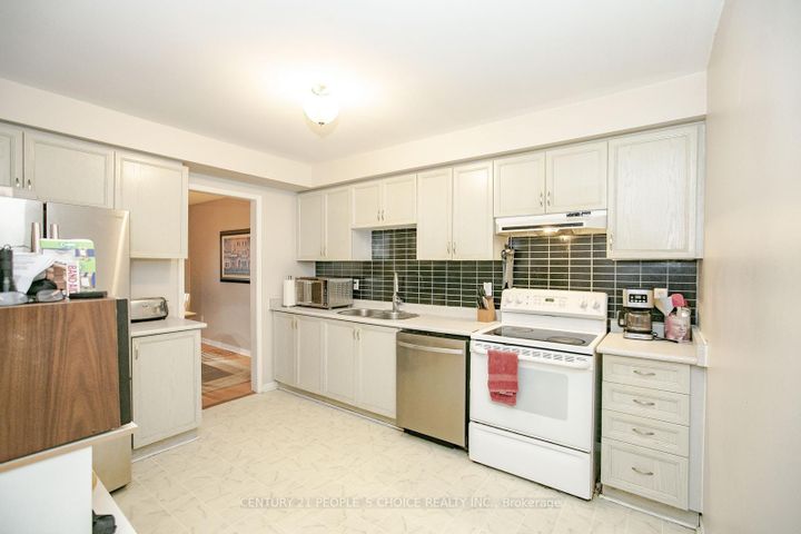 Photo 6 at 17 Caruso Drive, Fletcher's West, Brampton