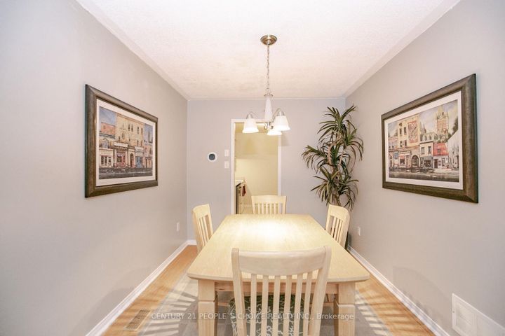 Photo 11 at 17 Caruso Drive, Fletcher's West, Brampton