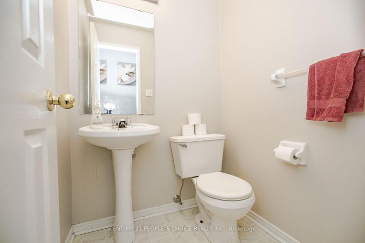 Photo 13 at 17 Caruso Drive, Fletcher's West, Brampton