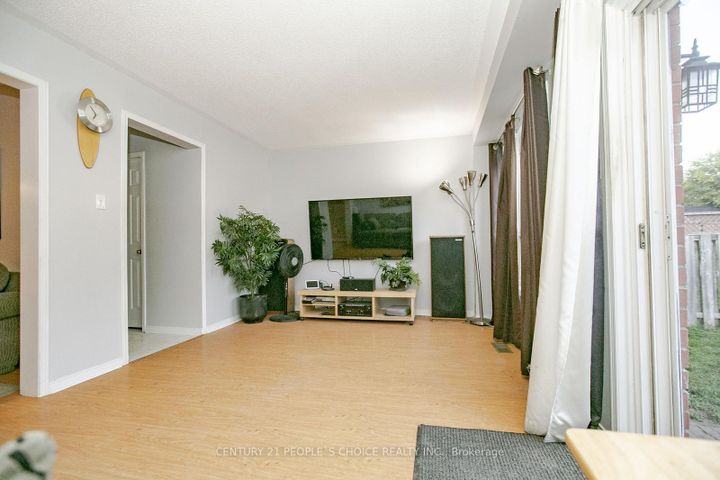 Photo 15 at 17 Caruso Drive, Fletcher's West, Brampton