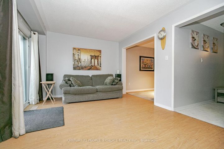 Photo 16 at 17 Caruso Drive, Fletcher's West, Brampton