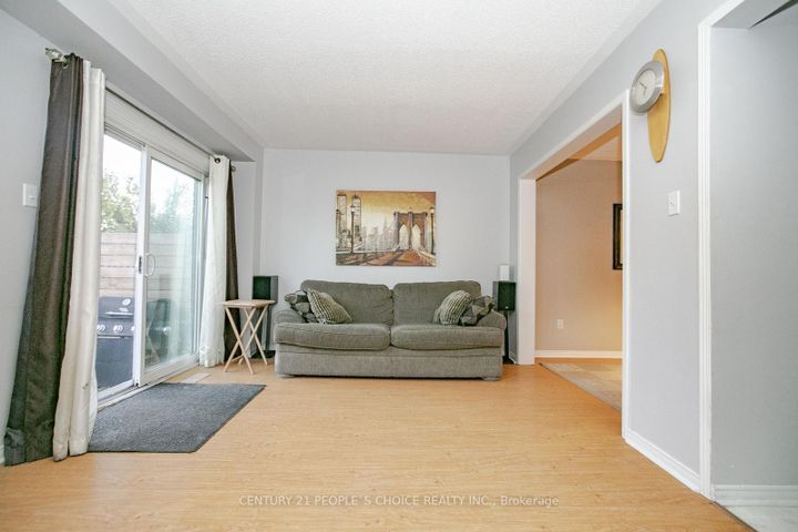 Photo 17 at 17 Caruso Drive, Fletcher's West, Brampton