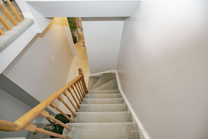 Photo 18 at 17 Caruso Drive, Fletcher's West, Brampton