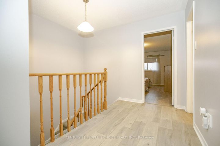Photo 21 at 17 Caruso Drive, Fletcher's West, Brampton