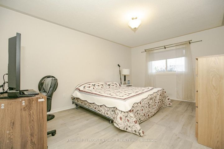 Photo 22 at 17 Caruso Drive, Fletcher's West, Brampton
