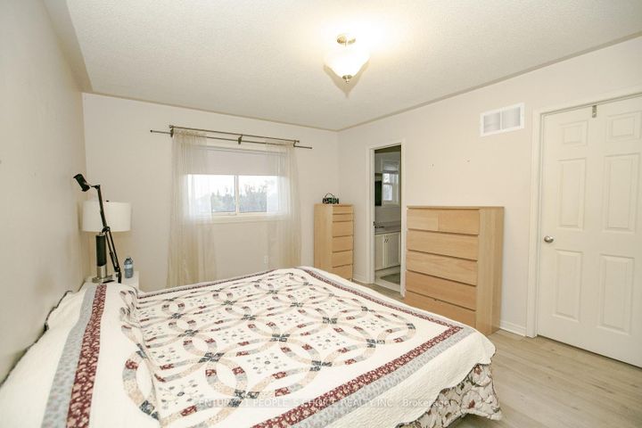 Photo 23 at 17 Caruso Drive, Fletcher's West, Brampton
