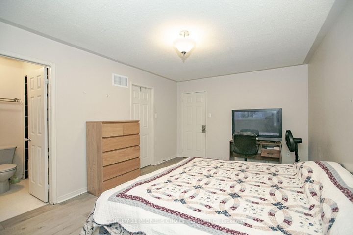 Photo 24 at 17 Caruso Drive, Fletcher's West, Brampton