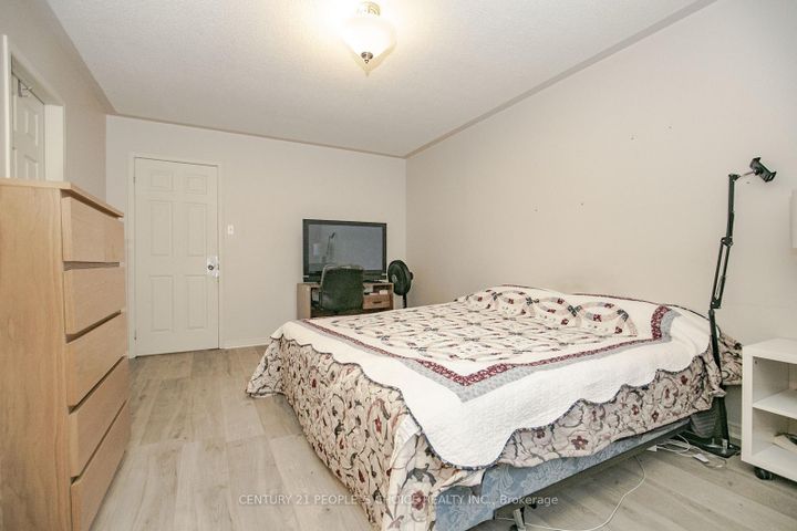 Photo 25 at 17 Caruso Drive, Fletcher's West, Brampton