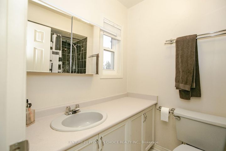 Photo 26 at 17 Caruso Drive, Fletcher's West, Brampton