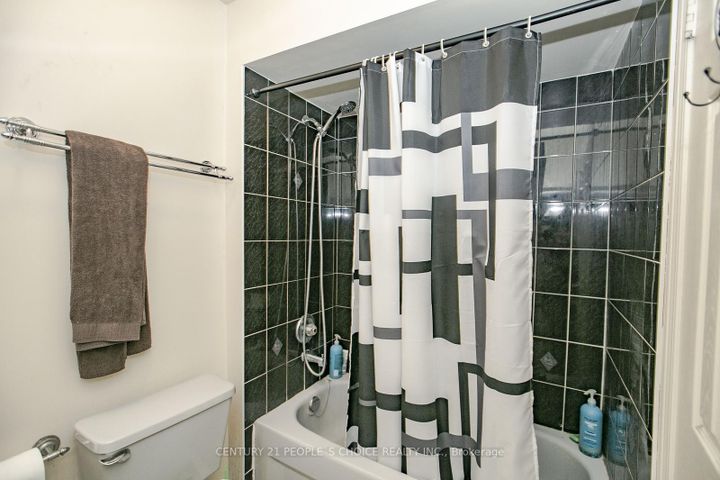 Photo 28 at 17 Caruso Drive, Fletcher's West, Brampton