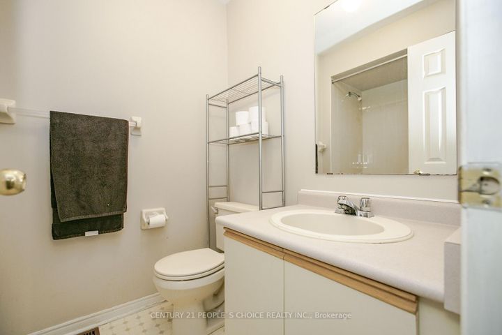 Photo 33 at 17 Caruso Drive, Fletcher's West, Brampton