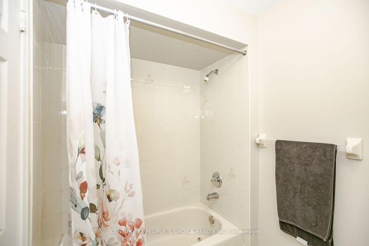 Photo 35 at 17 Caruso Drive, Fletcher's West, Brampton