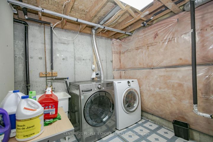Photo 43 at 17 Caruso Drive, Fletcher's West, Brampton