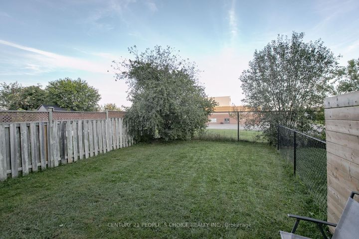 Photo 45 at 17 Caruso Drive, Fletcher's West, Brampton