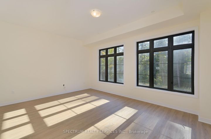 Photo 8 at 35 De La Roche Drive, Vellore Village, Vaughan
