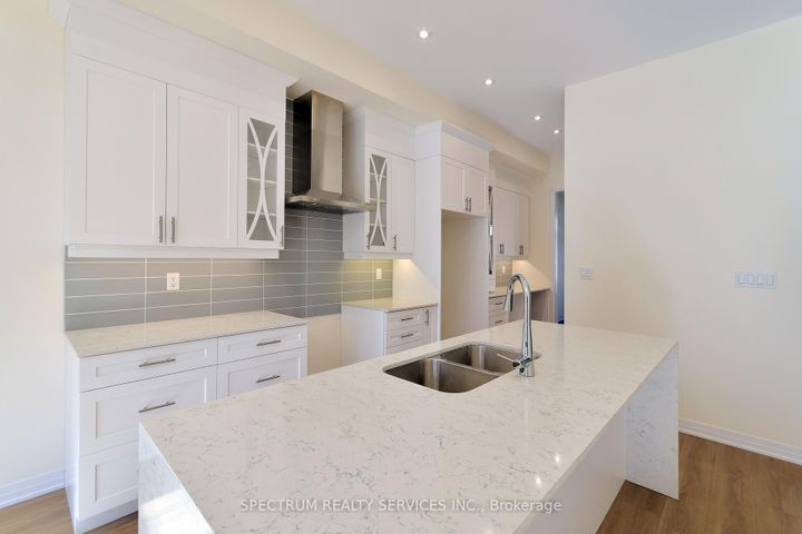 Photo 10 at 35 De La Roche Drive, Vellore Village, Vaughan