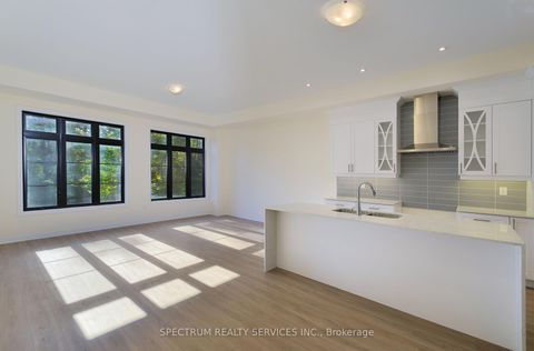 Photo 7 at 35 De La Roche Drive, Vellore Village, Vaughan