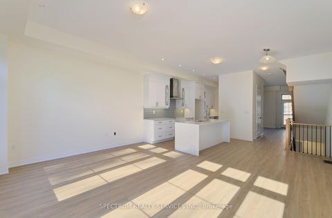 Photo 9 at 35 De La Roche Drive, Vellore Village, Vaughan