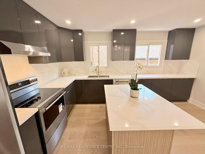 Photo 8 at 1215 Larny Court, Rathwood, Mississauga